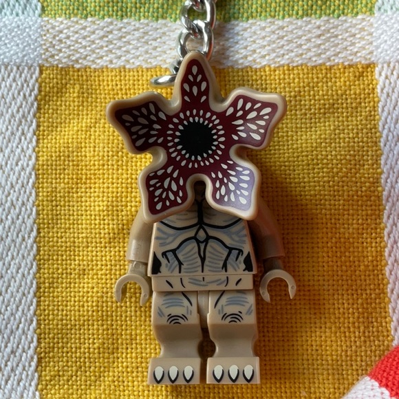 RARE 🪰 LEGO STRANGER THINGS DEMOGORGON KEY CHAIN 🪰 NWT🪰 - Picture 6 of 16